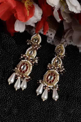 Husn-e-laal drop earring