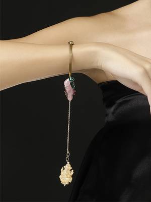 Sunehri roshni watch charm 1