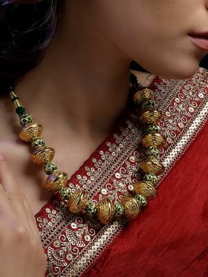 Sitar-e-zamurd layered necklace 1