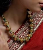Sitar-e-zamurd layered necklace
