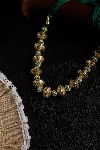 Sitar-e-zamurd layered necklace