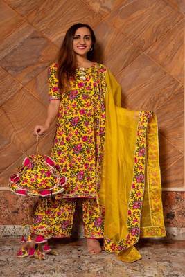 Women's Floral Printed Knee-Length Round Neck Kurta Set with Dupatta 1