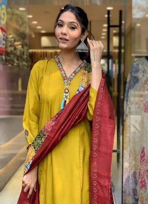 Gorgeous mustard chanderi silk embroidered kurta pant dupatta set 2