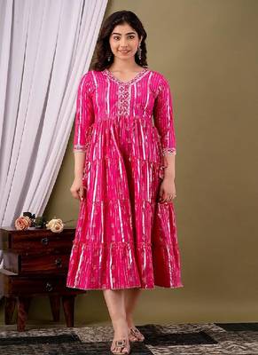 Pink cotton printed gown 3