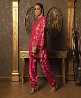 Blush pink jacquard kurta with shaneil salwar 3