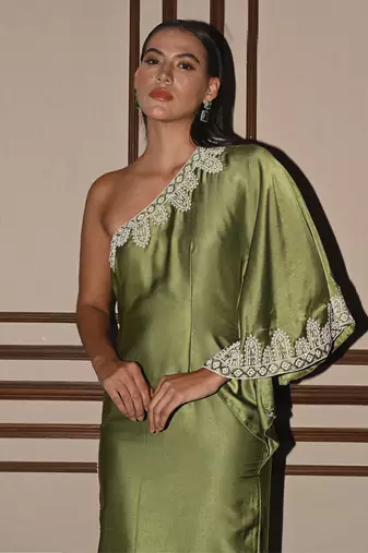 Scallop borders satin kaftaan