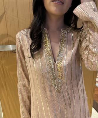 Peach embellished kurta with flared pants 2