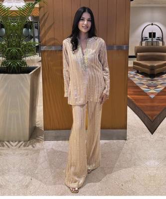 Peach embellished kurta with flared pants 3