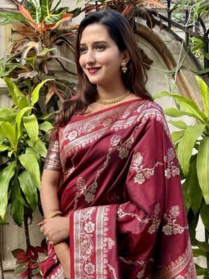 Maroon wevon jacquard zari faux banarasi silk blend festive ceremonial saree 3