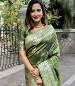 Green wevon jacquard jari designer banarasi silk blend festive ceremonial saree