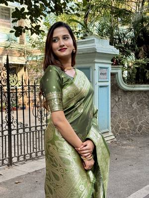 Green wevon jacquard zari faux banarasi silk blend festive ceremonial saree 3