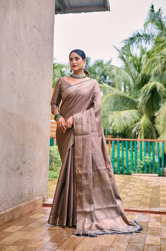 Women's Beige Kanjivaram Handloom Zari Woven Traditional Saree with Blouse