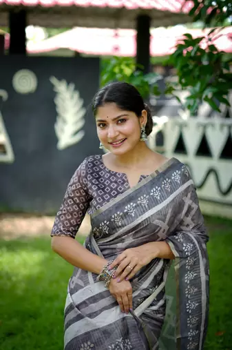 Grey cotton c saree with digital printed