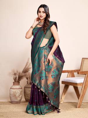 Purple heavy wevon jacquard silk blend saree traditonal looks 5