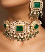 Stylish golden-green choker necklace set