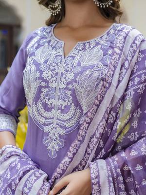 Vredevogel women's silk blend embroidered straight kurta with pants & chanderi print dupatta set 3