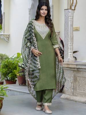 Vredevogel women's silk blend embroidered straight kurta pants set with chanderi print dupatta 1