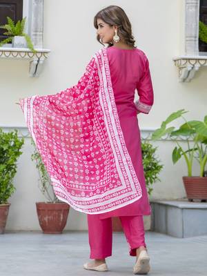 Vredevogel women's silk blend embroidered straight kurta with pants & chanderi print dupatta set 2