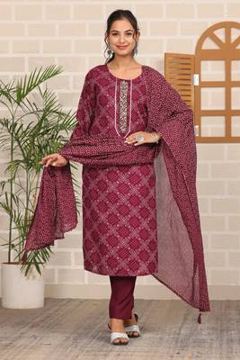 Maroon women printed aline kurta pant with dupatta set 1