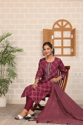 Maroon women printed aline kurta pant with dupatta set 4
