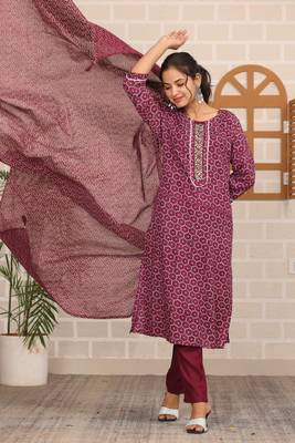 Maroon women printed aline kurta pant with dupatta set 1