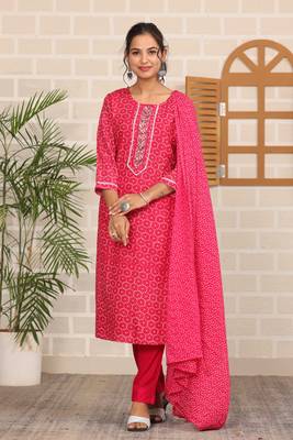 Pink women printed aline kurta pant with dupatta set 4