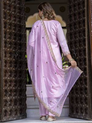 Women's silk blend embroidered kurta pant set with organza embroidery dupatta 2