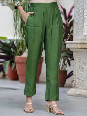 Women's silk blend embroidered kurta pant set with organza dupatta 4