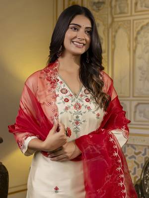 Women's silk blend embroidered kurta pant set with organza embroidery dupatta 2