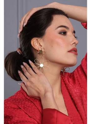 Flower long drop earring 1
