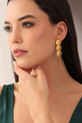 Gold statement earring 1