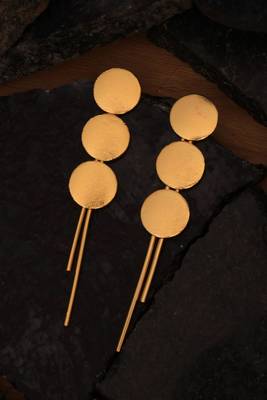 Gold statement earring 4