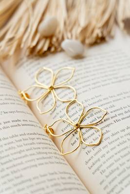 Full bloom flower earring 1