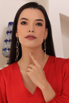 Statement artsy long earring 1