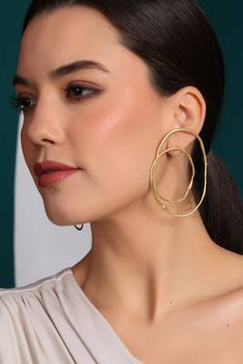 Majaa statement earring 1