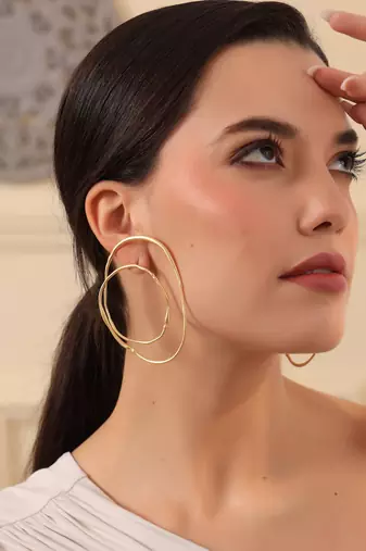 Majaa statement earring