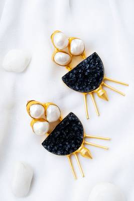 Black druzy pearl monochrome earring 2
