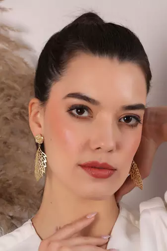 Gold flower jaali earring
