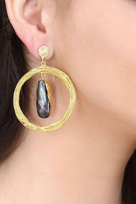 Black fresh water pearl casted dangler earrings 1