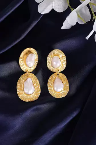 White fresh water pearls twin foil drop earrings