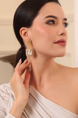Enchanting leaf pearl drop earrings 1