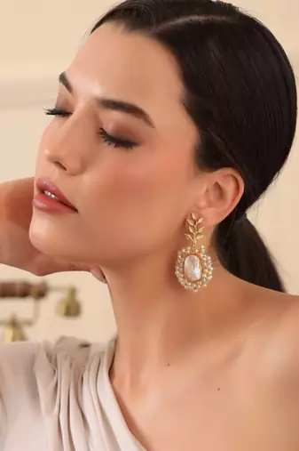 Enchanting leaf pearl drop earrings