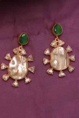 Enchanting emerald glow pearl earrings 4