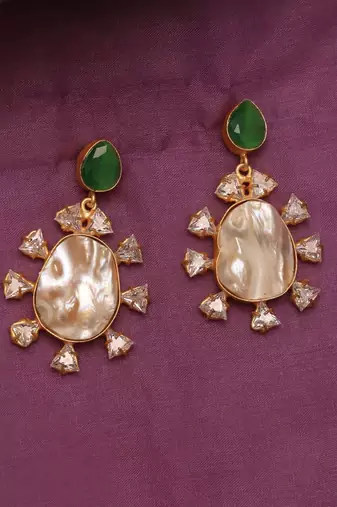 Enchanting emerald glow pearl earrings