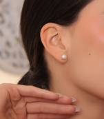 Classic pearl studs