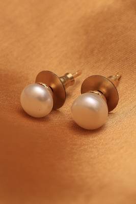 Classic pearl studs 3