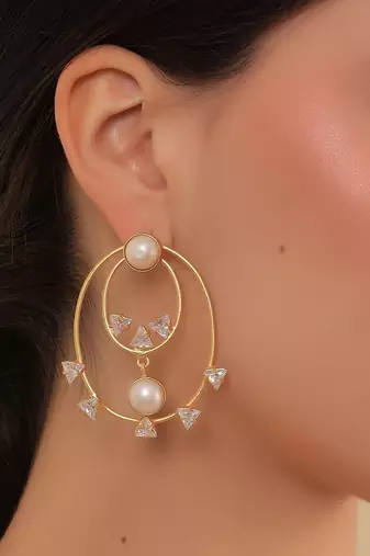 Dazzling crystal pearls oval chandbali
