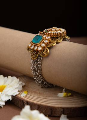 Kundan & Emerald Dual Motif Bracelet with Antique Silver Chain 2