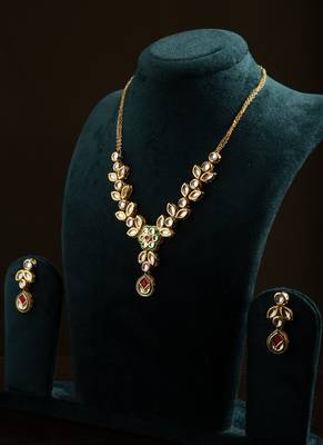 Kundan Necklace Set with Meenakari Detailing 1