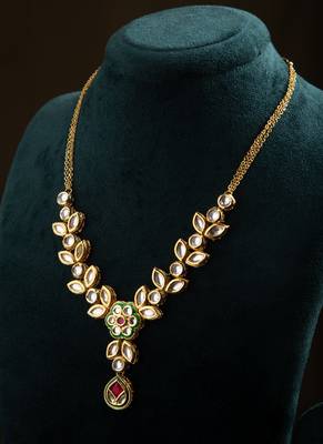Kundan Necklace Set with Meenakari Detailing 2